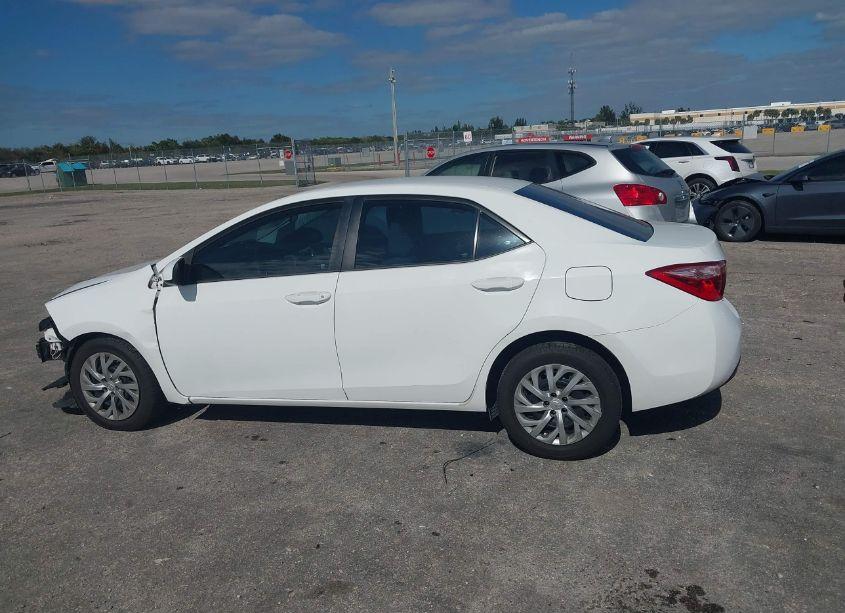 Photo 15 of 2017 Toyota Corolla LE (VIN 2T1BURHE9HC852964)