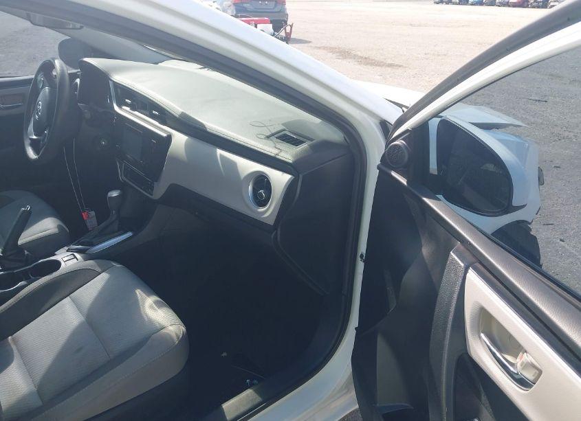 Photo 5 of 2017 Toyota Corolla LE (VIN 2T1BURHE9HC852964)