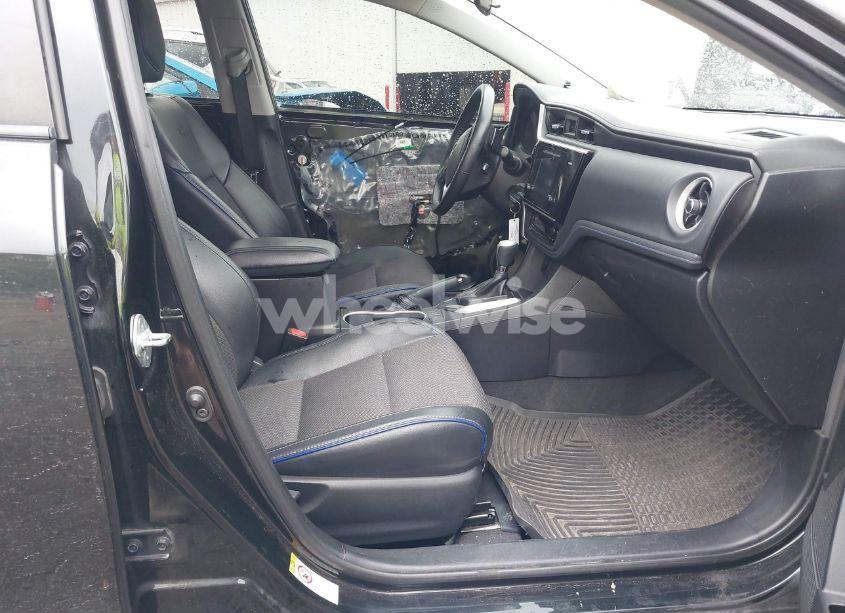 Photo 5 of 2017 Toyota Corolla SE (VIN 2T1BURHE9HC884104)