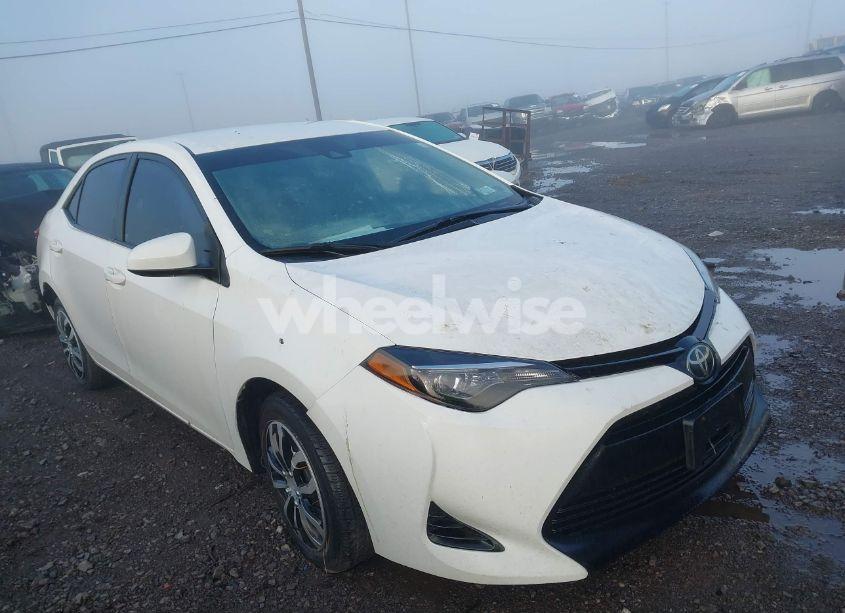 2017 Toyota Corolla LE (VIN 2T1BURHE9HC896012) main photo