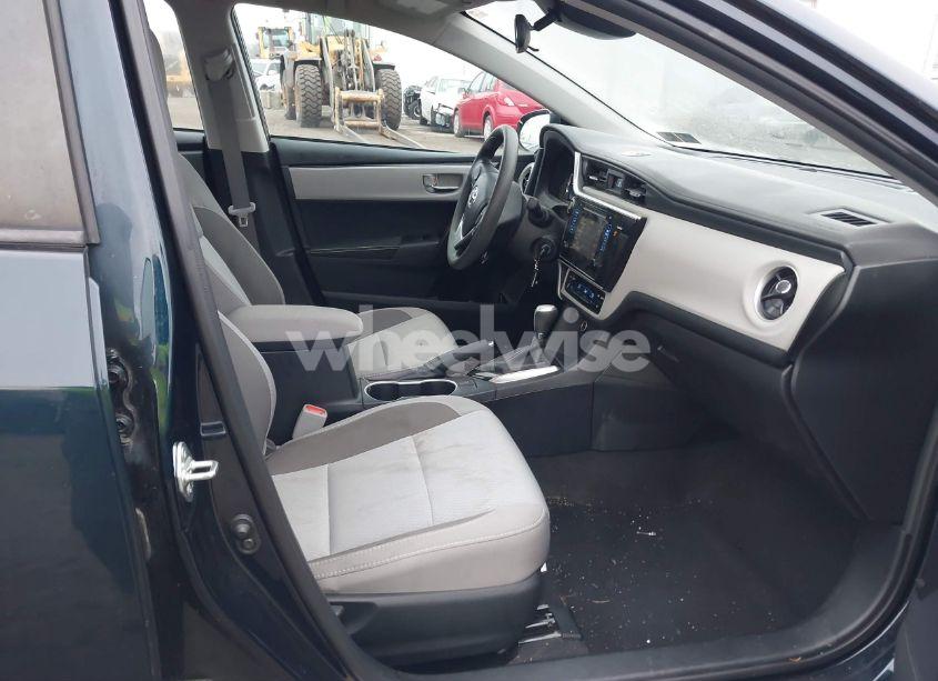 Photo 5 of 2017 Toyota Corolla LE (VIN 2T1BURHE9HC954121)