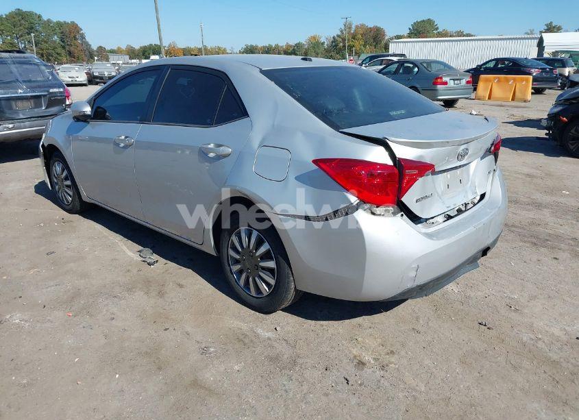 Photo 3 of 2017 Toyota Corolla SE (VIN 2T1BURHE9HC954586)