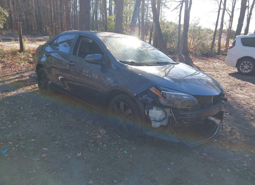 2018 Toyota Corolla LE (VIN 2T1BURHE9JC002239) main photo