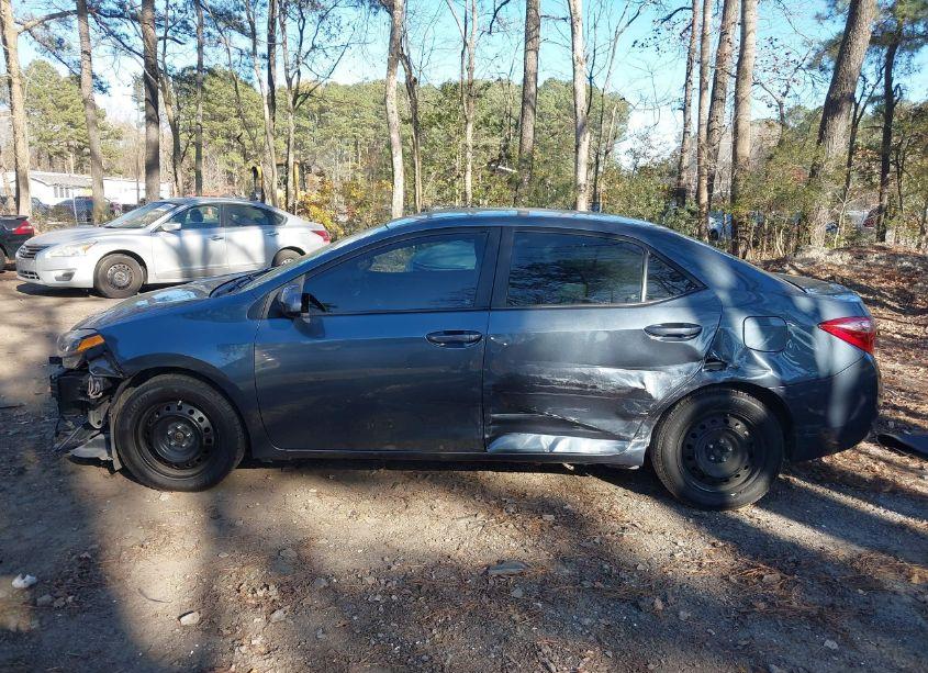 Photo 15 of 2018 Toyota Corolla LE (VIN 2T1BURHE9JC002239)