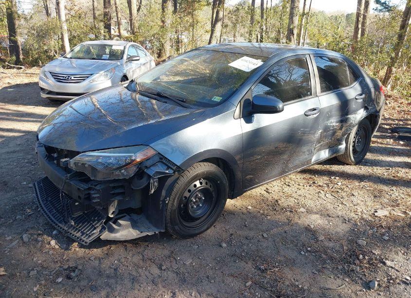 Photo 2 of 2018 Toyota Corolla LE (VIN 2T1BURHE9JC002239)