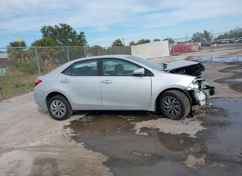 Photo 13 of 2018 Toyota Corolla LE (VIN 2T1BURHE9JC002306)