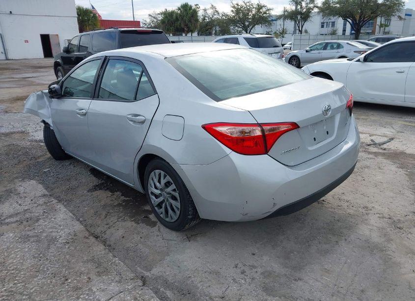 Photo 3 of 2018 Toyota Corolla LE (VIN 2T1BURHE9JC002306)