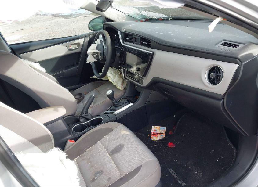 Photo 5 of 2018 Toyota Corolla LE (VIN 2T1BURHE9JC002306)