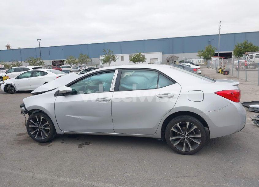 Photo 15 of 2018 Toyota Corolla SE (VIN 2T1BURHE9JC002645)