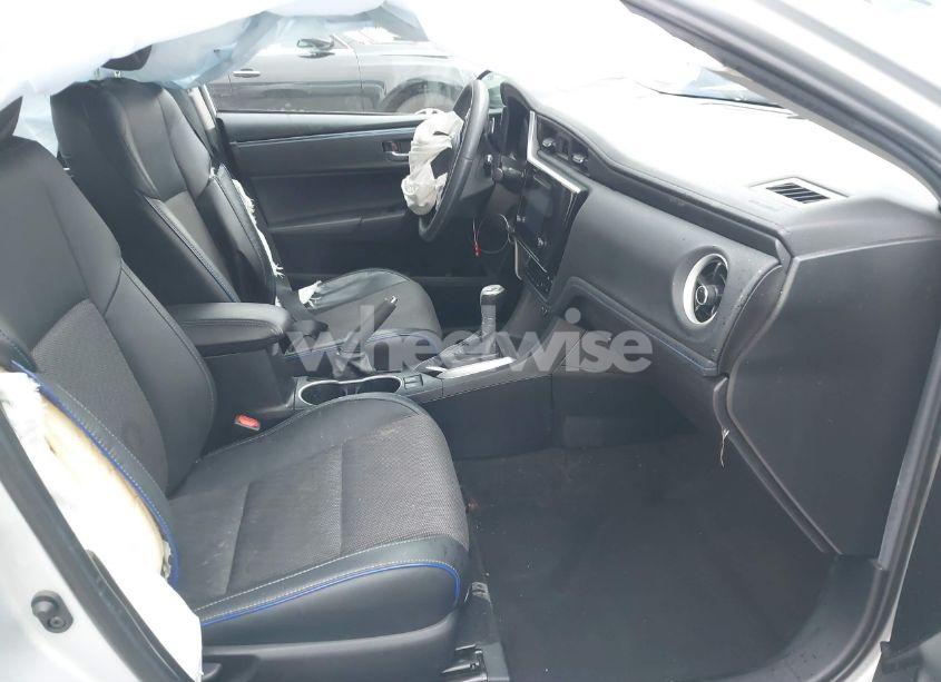 Photo 5 of 2018 Toyota Corolla SE (VIN 2T1BURHE9JC002645)