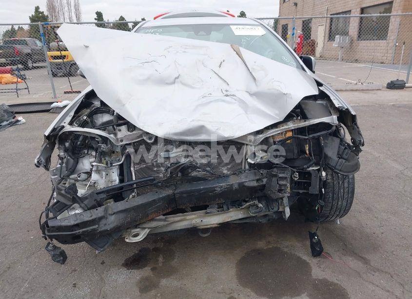 Photo 6 of 2018 Toyota Corolla SE (VIN 2T1BURHE9JC002645)