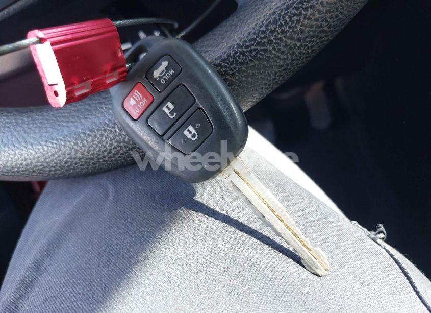 Photo 11 of 2018 Toyota Corolla LE (VIN 2T1BURHE9JC018442)