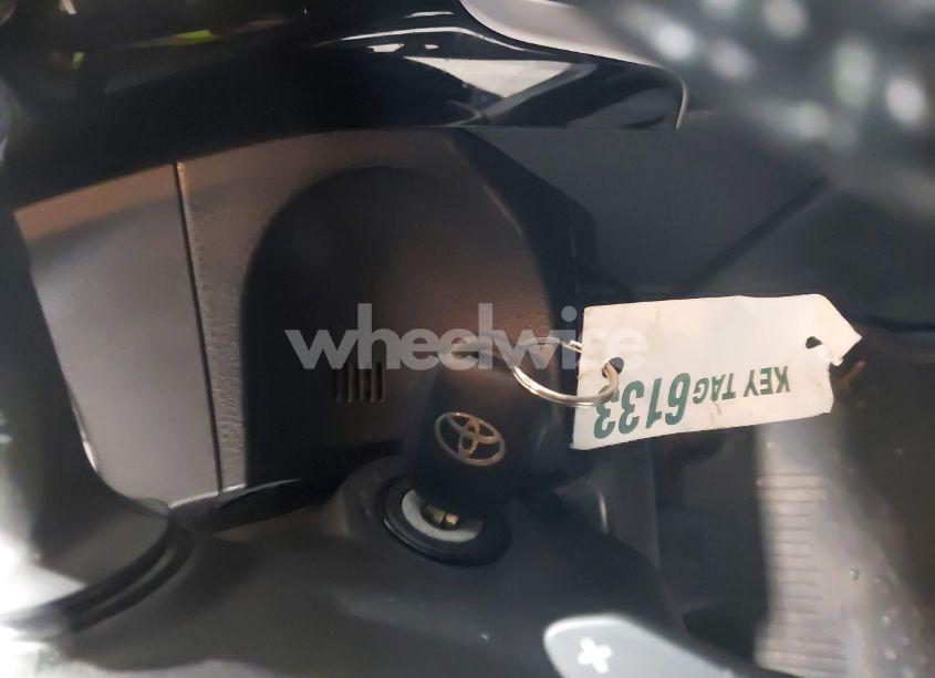 Photo 11 of 2018 Toyota Corolla SE (VIN 2T1BURHE9JC018666)