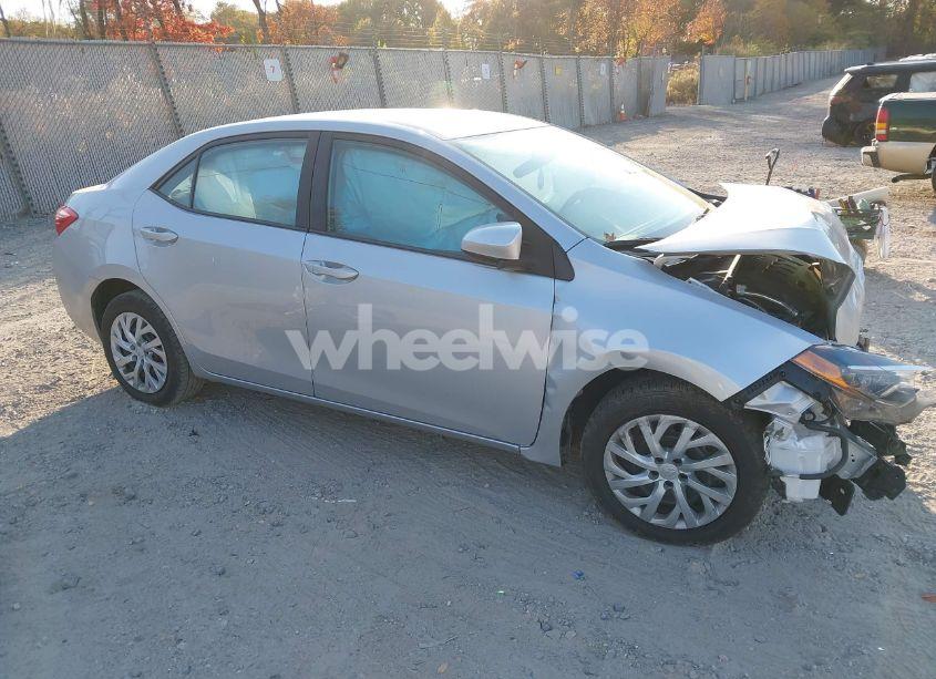 2018 Toyota Corolla LE (VIN 2T1BURHE9JC022863) main photo