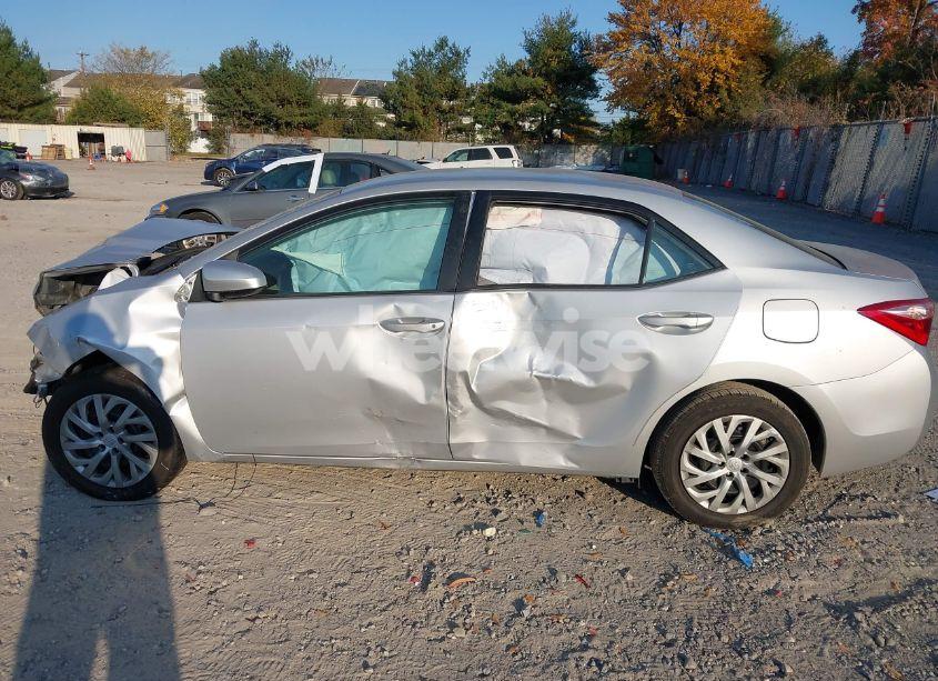 Photo 15 of 2018 Toyota Corolla LE (VIN 2T1BURHE9JC022863)