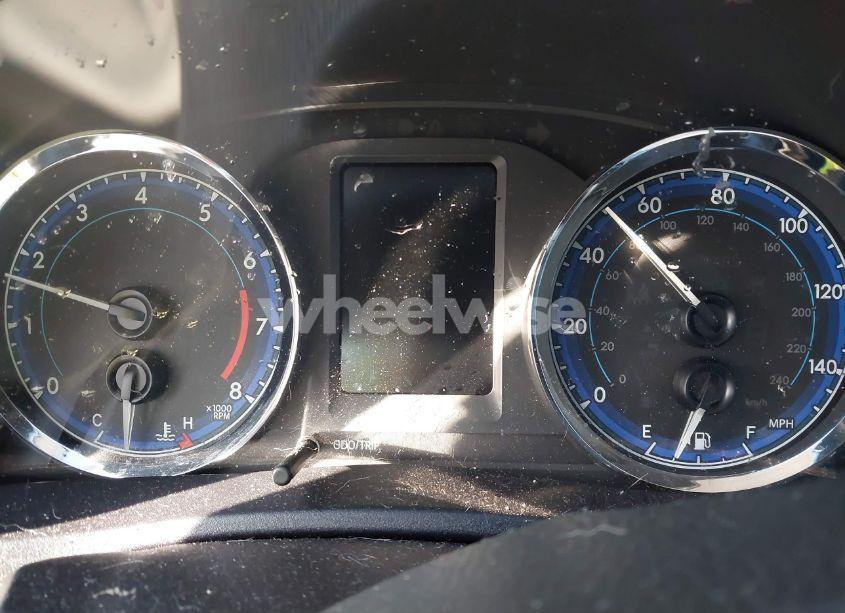 Photo 16 of 2018 Toyota Corolla LE (VIN 2T1BURHE9JC022863)