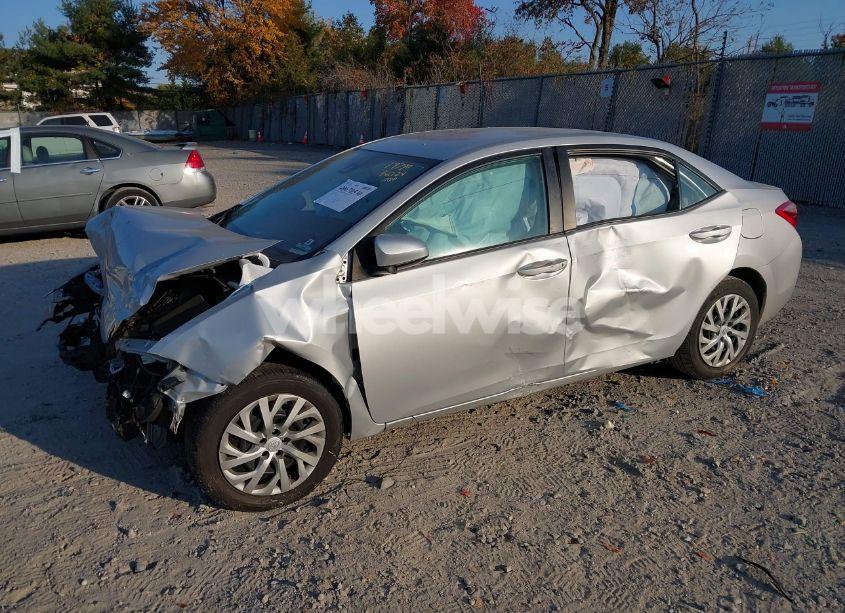 Photo 2 of 2018 Toyota Corolla LE (VIN 2T1BURHE9JC022863)