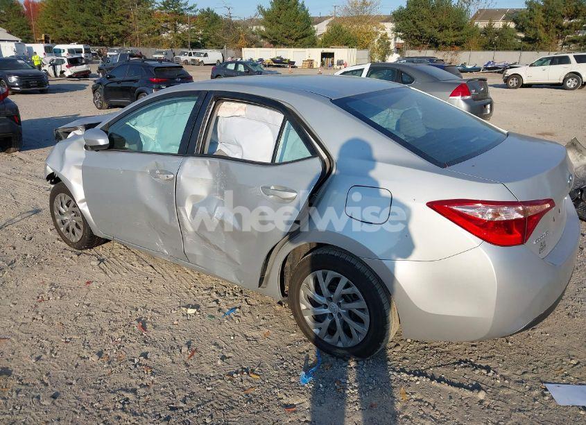 Photo 3 of 2018 Toyota Corolla LE (VIN 2T1BURHE9JC022863)