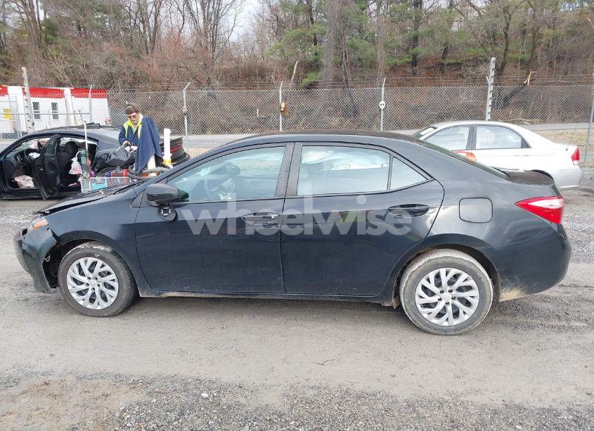 Photo 14 of 2018 Toyota Corolla LE (VIN 2T1BURHE9JC029165)