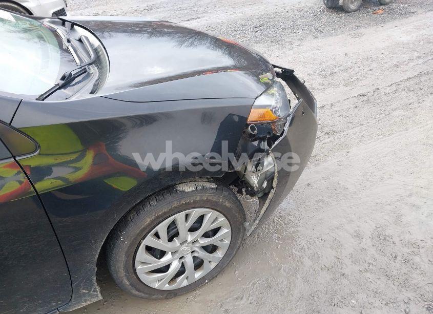 Photo 17 of 2018 Toyota Corolla LE (VIN 2T1BURHE9JC029165)