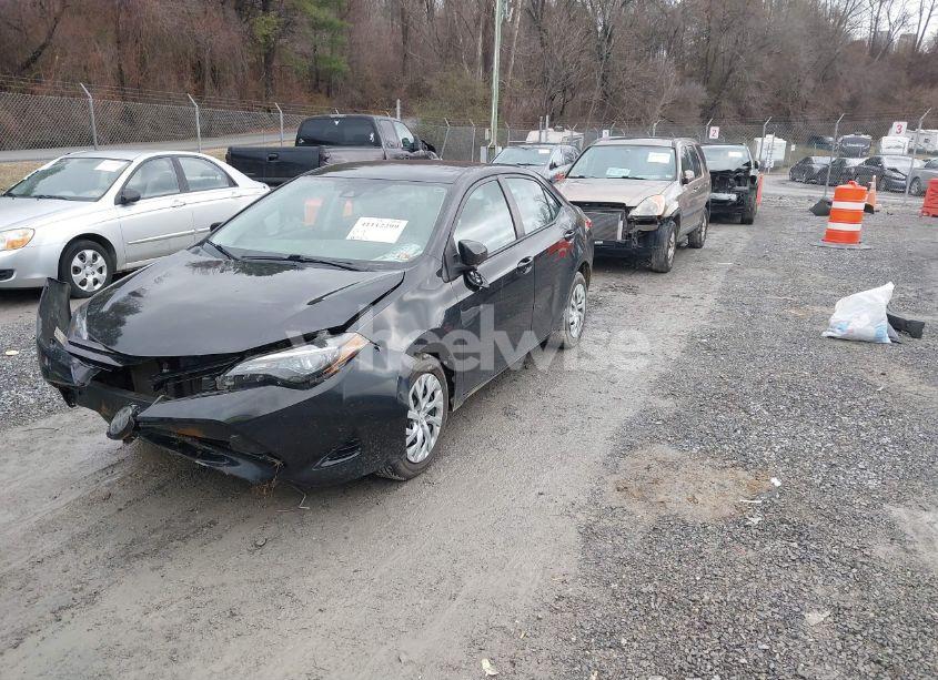 Photo 2 of 2018 Toyota Corolla LE (VIN 2T1BURHE9JC029165)