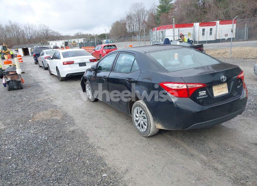 Photo 3 of 2018 Toyota Corolla LE (VIN 2T1BURHE9JC029165)