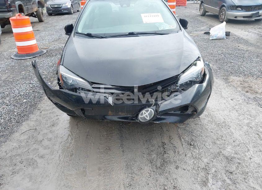 Photo 6 of 2018 Toyota Corolla LE (VIN 2T1BURHE9JC029165)