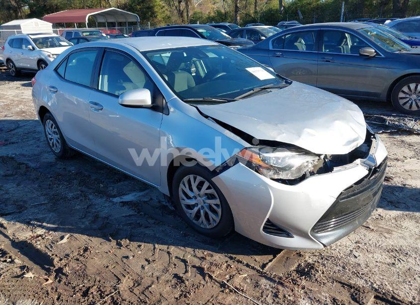 2018 Toyota Corolla LE (VIN 2T1BURHE9JC045365) main photo