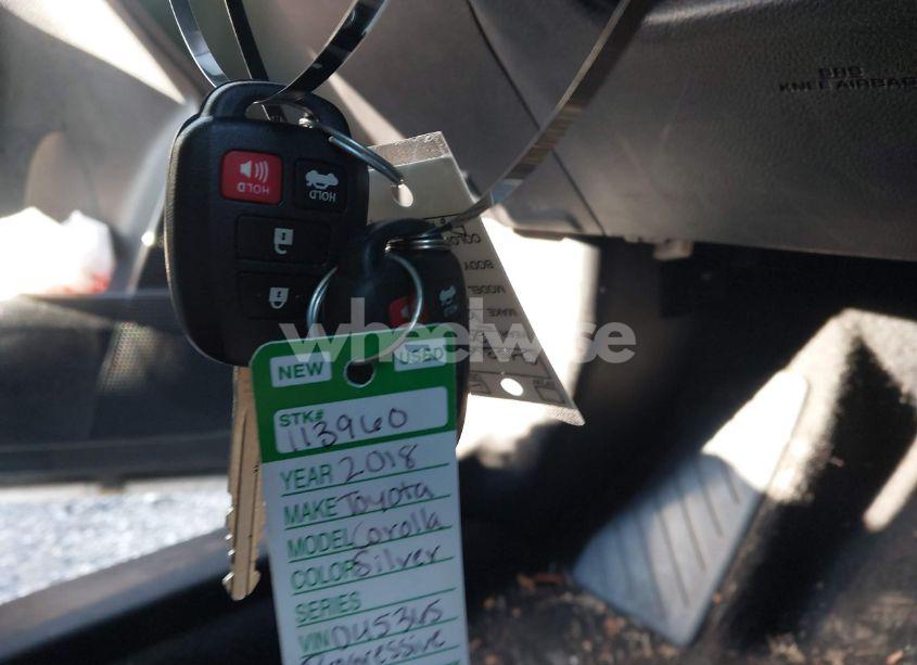 Photo 11 of 2018 Toyota Corolla LE (VIN 2T1BURHE9JC045365)