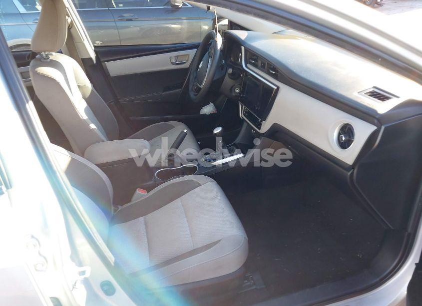 Photo 5 of 2018 Toyota Corolla LE (VIN 2T1BURHE9JC045365)