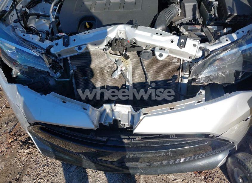 Photo 6 of 2018 Toyota Corolla LE (VIN 2T1BURHE9JC045365)