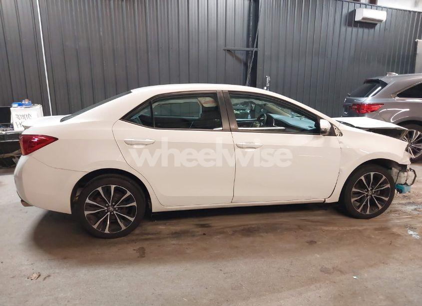 Photo 14 of 2018 Toyota Corolla SE (VIN 2T1BURHE9JC058312)