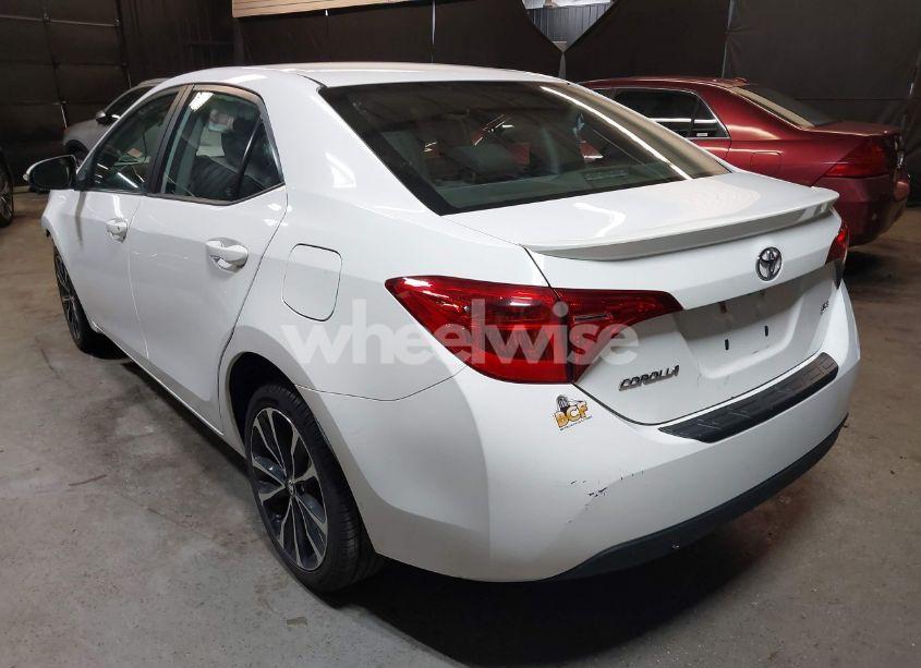 Photo 3 of 2018 Toyota Corolla SE (VIN 2T1BURHE9JC058312)
