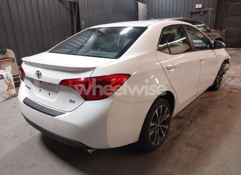Photo 4 of 2018 Toyota Corolla SE (VIN 2T1BURHE9JC058312)