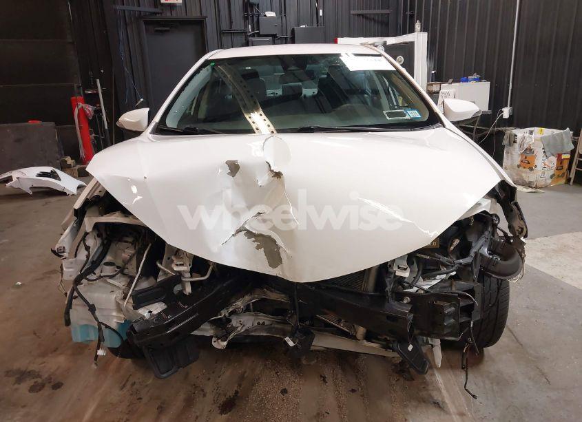 Photo 6 of 2018 Toyota Corolla SE (VIN 2T1BURHE9JC058312)