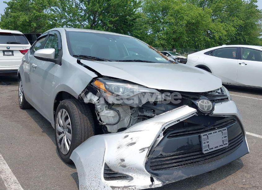 2018 Toyota Corolla LE (VIN 2T1BURHE9JC067155) main photo