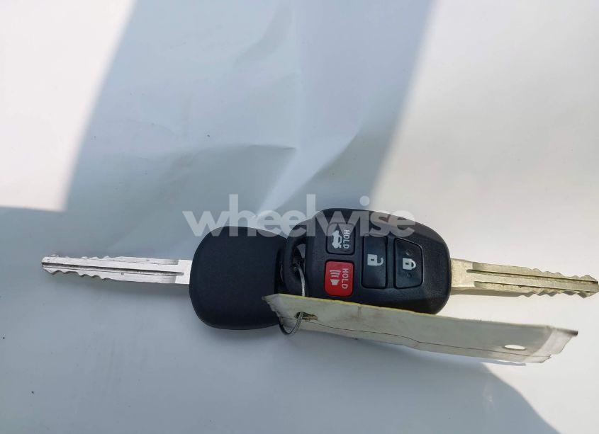 Photo 11 of 2018 Toyota Corolla LE (VIN 2T1BURHE9JC067155)