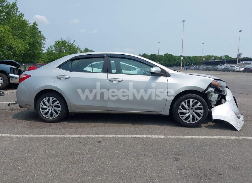 Photo 13 of 2018 Toyota Corolla LE (VIN 2T1BURHE9JC067155)