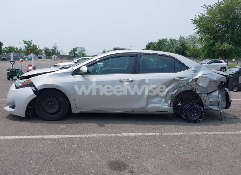 Photo 14 of 2018 Toyota Corolla LE (VIN 2T1BURHE9JC067155)