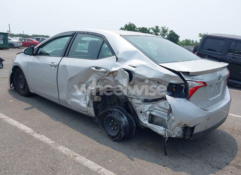 Photo 6 of 2018 Toyota Corolla LE (VIN 2T1BURHE9JC067155)