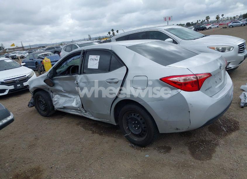 Photo 15 of 2018 Toyota Corolla LE (VIN 2T1BURHE9JC078723)