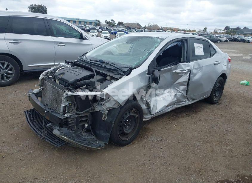 Photo 2 of 2018 Toyota Corolla LE (VIN 2T1BURHE9JC078723)