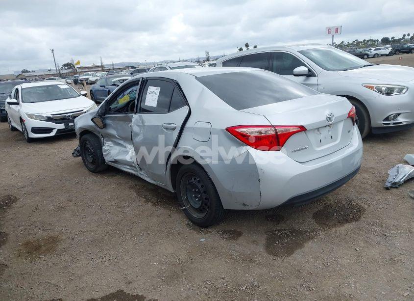 Photo 3 of 2018 Toyota Corolla LE (VIN 2T1BURHE9JC078723)