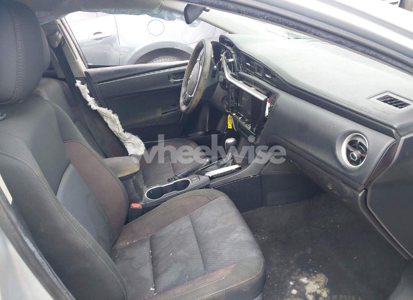 Photo 5 of 2018 Toyota Corolla LE (VIN 2T1BURHE9JC078723)