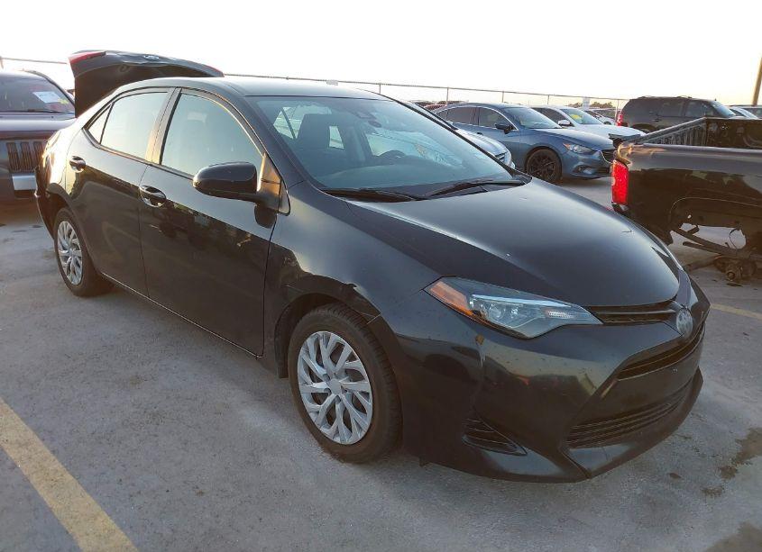 2018 Toyota Corolla LE (VIN 2T1BURHE9JC086076) main photo