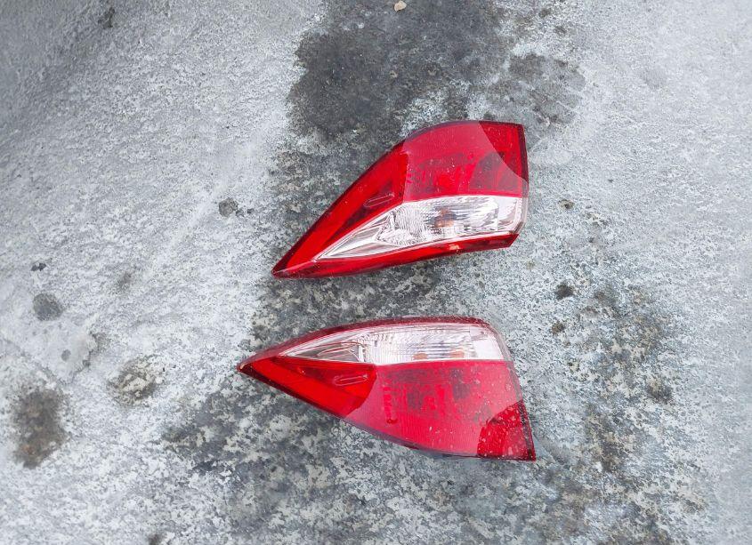 Photo 12 of 2018 Toyota Corolla LE (VIN 2T1BURHE9JC086076)