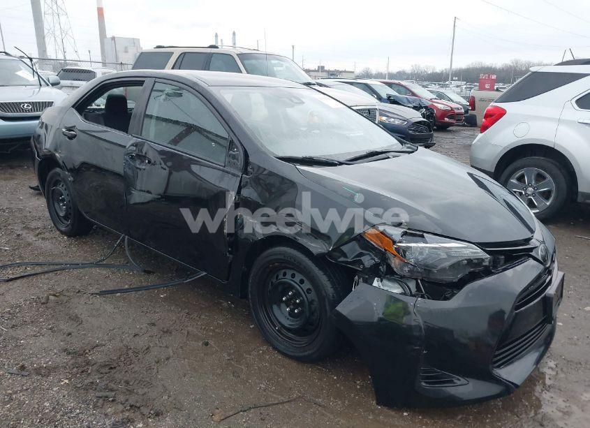 2018 Toyota Corolla LE (VIN 2T1BURHE9JC086109) main photo