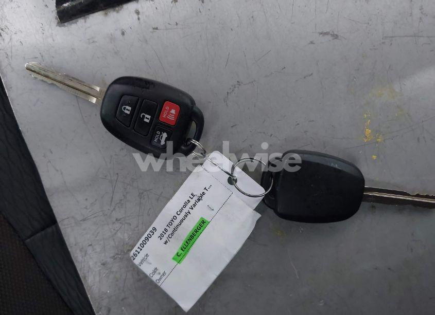 Photo 11 of 2018 Toyota Corolla LE (VIN 2T1BURHE9JC086109)