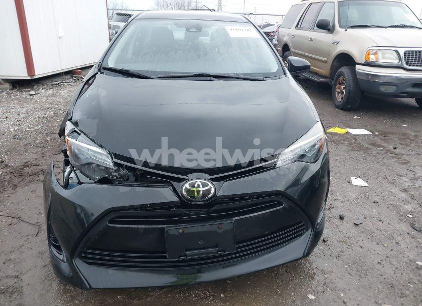 Photo 13 of 2018 Toyota Corolla LE (VIN 2T1BURHE9JC086109)