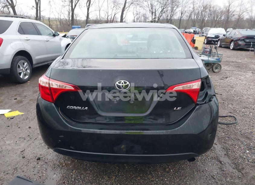 Photo 17 of 2018 Toyota Corolla LE (VIN 2T1BURHE9JC086109)